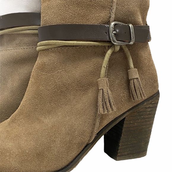 Mia Limited Edition Tooledo Leather Boots w/ Tassel & Buckle Belt Accent Sz 9M - Picture 7 of 9